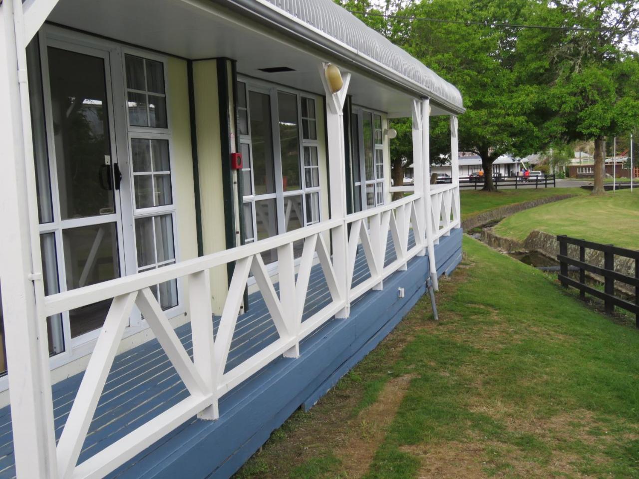 Grandeur Thermal Spa Resort Lago Lago Taupo Esterno foto