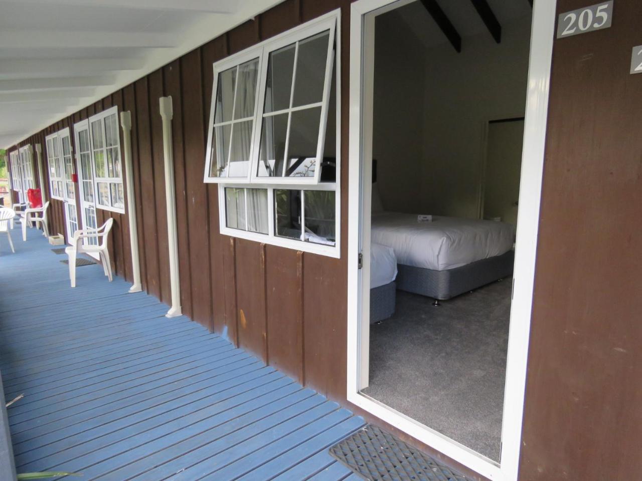 Grandeur Thermal Spa Resort Lago Lago Taupo Esterno foto